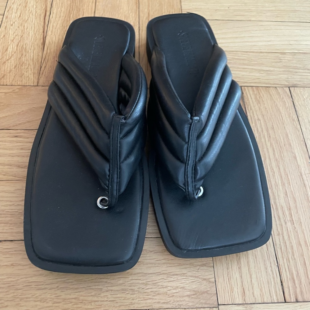 Steve Madden thong sandle